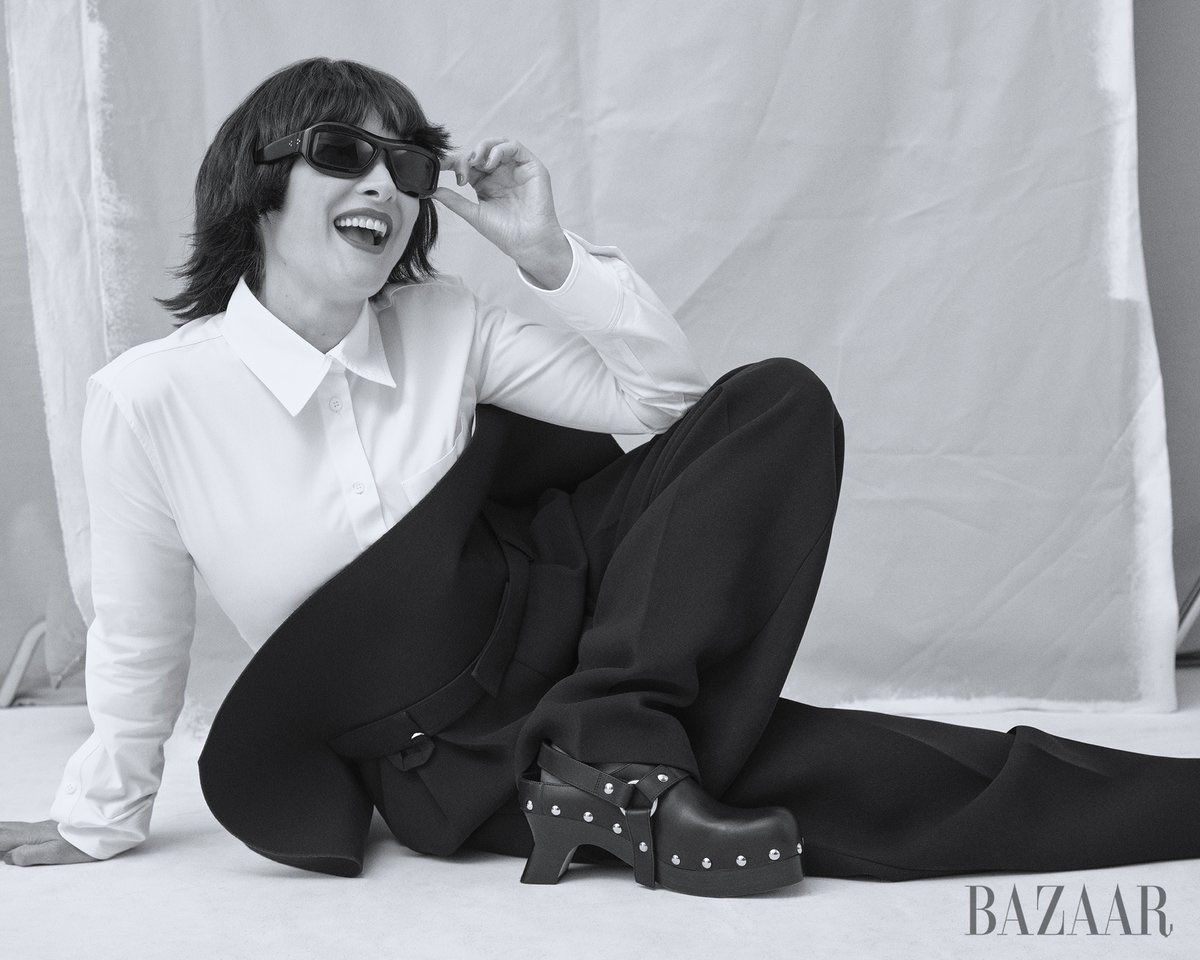 sapphicjopper's tweet photo. WINONA RYDER??? https://t.co/aAk38C4sZi