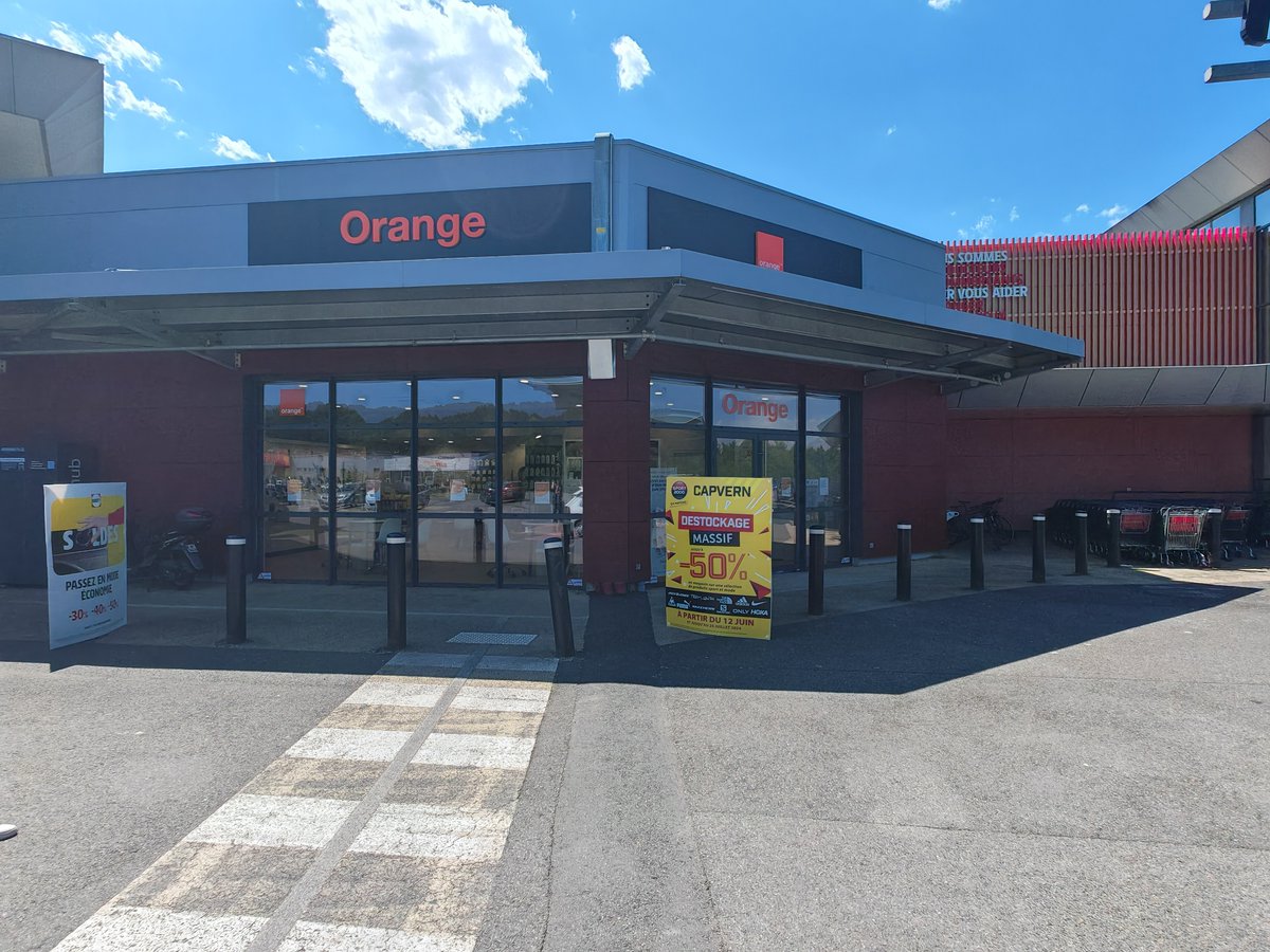 Orange Store tweet media
