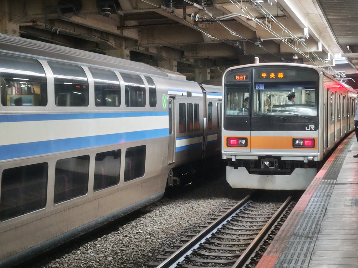 209_E217's tweet photo. 209系×E217系 非日常的な並び
2日連続で撮影
7/10  81 &amp; Y-27
7/11  mue &amp; Y-145
#209系 #E217系 https://t.co/pKa0s3yuz9