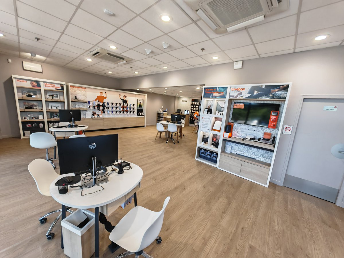 Orange Store tweet media