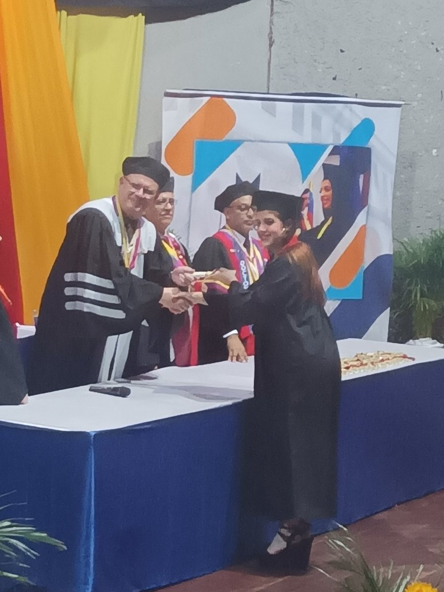 uptamcaoficial's tweet photo. #enterate Desde la Sala Emma Soler del Complejo Cultural Cecilio Acosta, autoridades rectorales de la #Uptamca hacen la entrega de títulos de grado a nuevos profesionales de la promoción Bicentenario de la Batalla de Ayacucho #generacionautentica https://t.co/XdgQl2sync