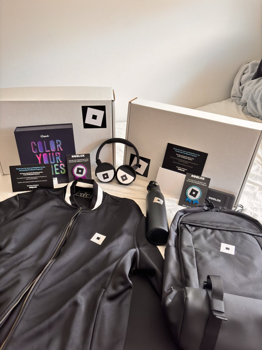 Thank you so much <a href="/Roblox/">Roblox</a> <a href="/robloxdevrel/">Roblox Developer Relations</a> for the gift! Can’t wait to see what the future holds!! ❤️❤️ 

#robloxdev