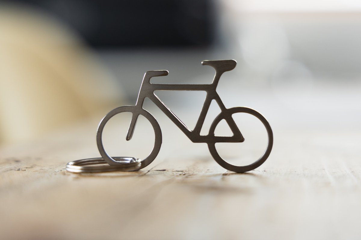 daichihandflute's tweet photo. 【YouTube更新】

自転車の鍵につけたい、遊び心があるキーホルダー。Kikkerland“Bike Key Ring And Bottle Opener” 

https://t.co/iBg392WrjI https://t.co/3JgSTqbK6E