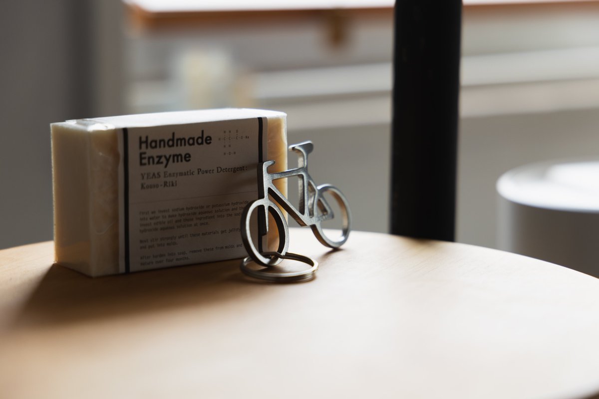 daichihandflute's tweet photo. 【YouTube更新】

自転車の鍵につけたい、遊び心があるキーホルダー。Kikkerland“Bike Key Ring And Bottle Opener” 

https://t.co/iBg392WrjI https://t.co/3JgSTqbK6E