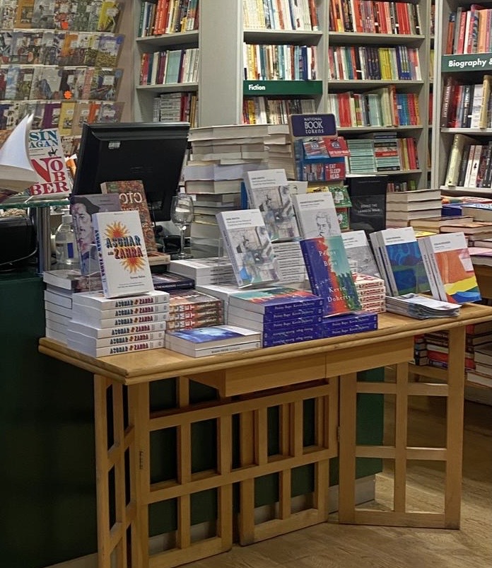 Han_Smiff's tweet image. 10-year anniversary celebration for @J_M_Originals / @JohnMurrays Originals and launch of Portraits at @LRBbookshop this week with so many excellent people. Here&apos;s to risk-taking writing and reading always 🔥🔥