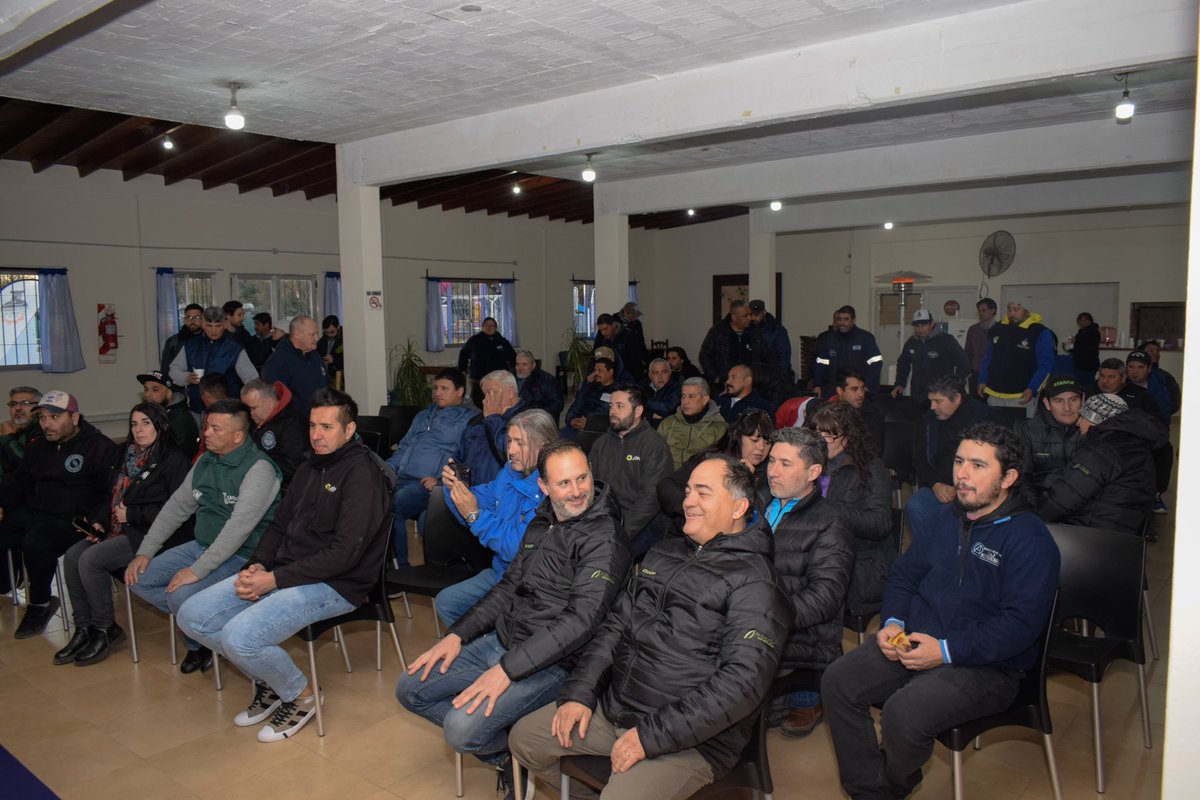 heberjrios's tweet photo. Encuentro del sindicalismo bonaerense en Pilar, junto a representantes del movimiento obrero, el ministro Walter Correa y el intendente Federico Achával. https://t.co/g37ldDzTLr