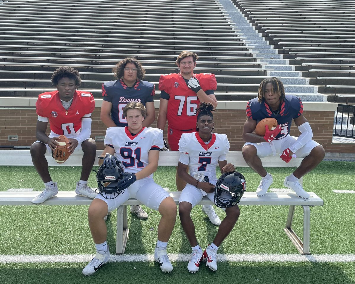 DawsonEagleFB's tweet photo. @vypehouston picture day. 
FAMILY https://t.co/ATjTVOm8G0