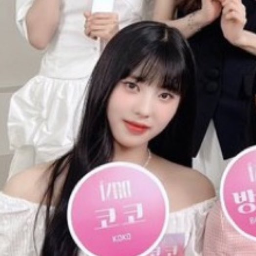 kokosource's tweet photo. koko in today’s live!

#IZNA_KOKO #KOKO #ILAND2 #아이랜드2 #코코 #NARAIKOKO #IZNA https://t.co/HjlhEtzk35