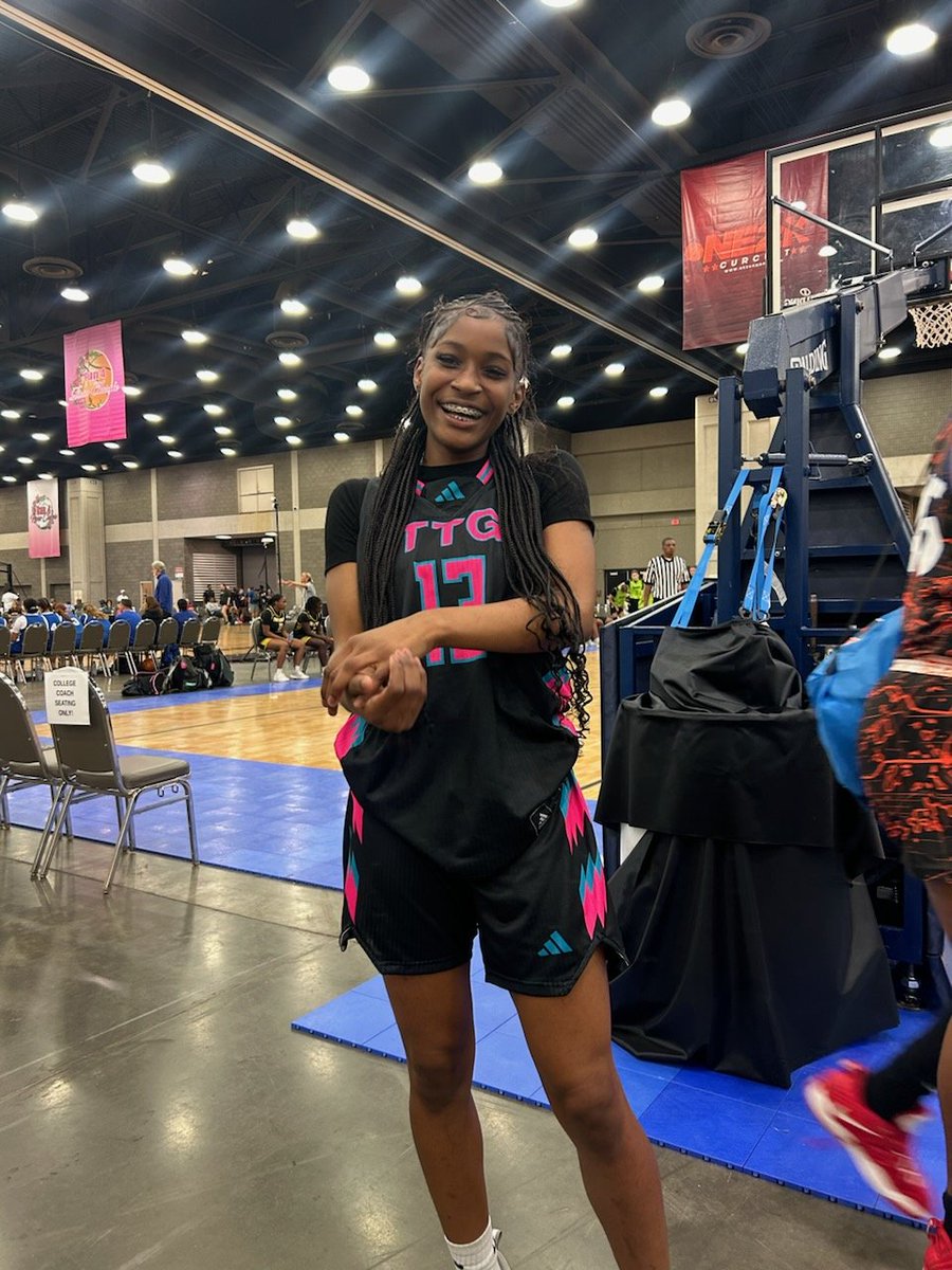 llacy5e's tweet photo. Here I go again with the baby of the group...let's get  it Emoni SHE WILL BE PLAYING WITH TTG 2027
#thebaby
#TTG
#HaynesOverton 
@TFNsRun4Roses https://t.co/LdIC3U58LC