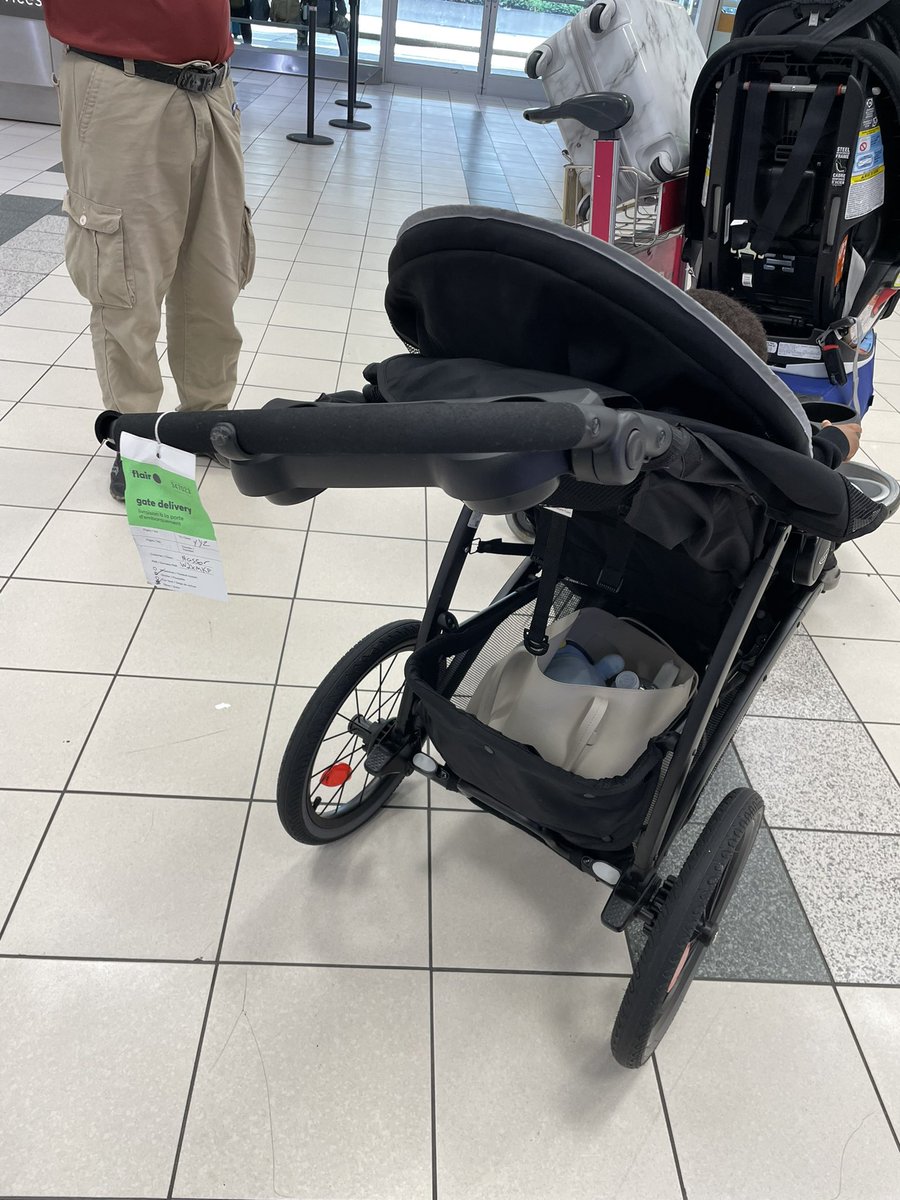 pilgrimchic's tweet photo. @flairairlines hi. I’ve been trying to get in touch with your customer service for 2 weeks now. My baby’s stroller got broken on your flight and haven’t gotten anyone to speak to about it. Extremely frustrating. https://t.co/nMx49xTe4p