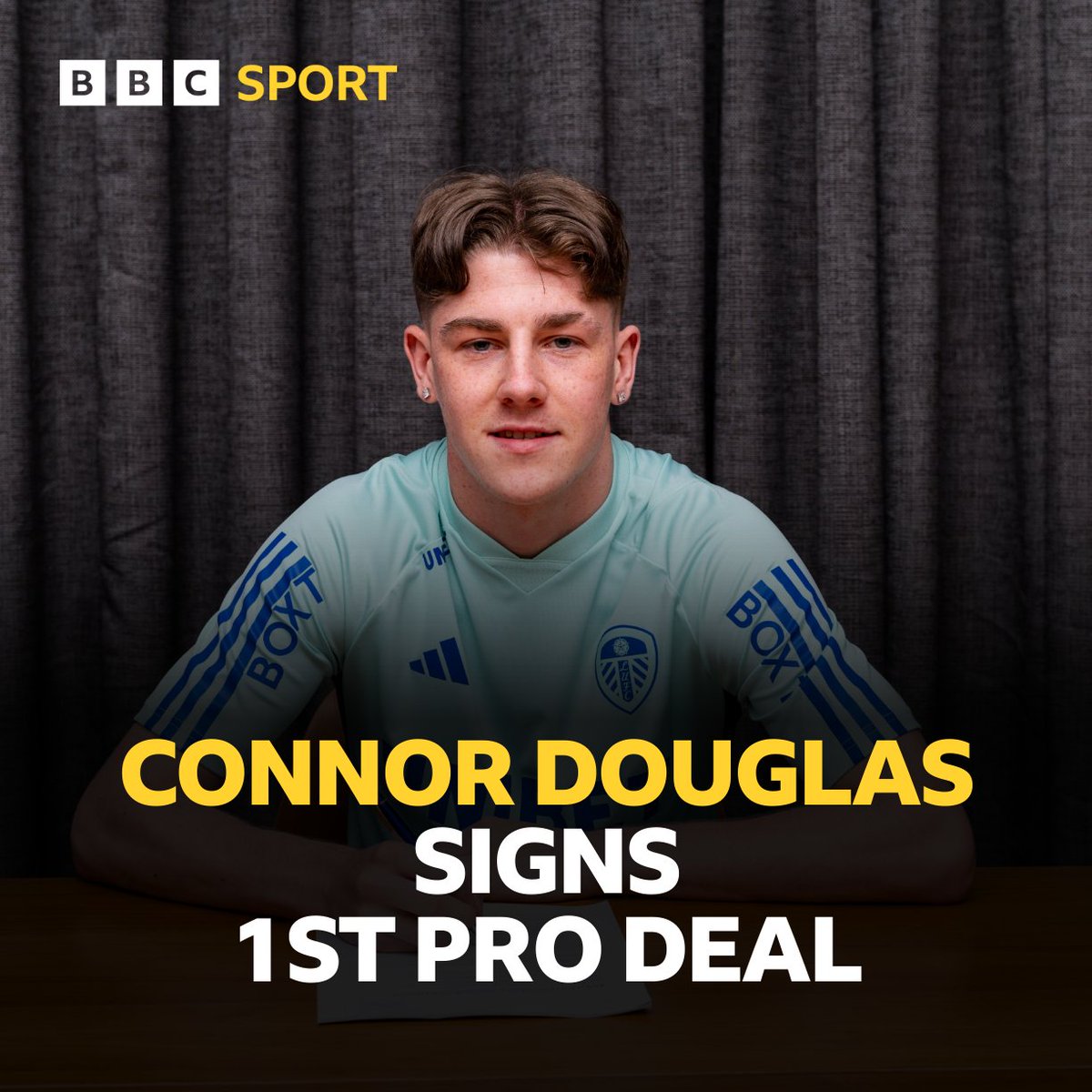 Leeds United winger Connor Douglas signs first professional contract with the club 🤝 🖋️

Douglas, 18, puts pen to paper on a 2-year deal until summer 2026.

Comfortable on either flank Douglas has featured both for the U18s &amp; U21s teams.

#LUFC | #BBCFootball