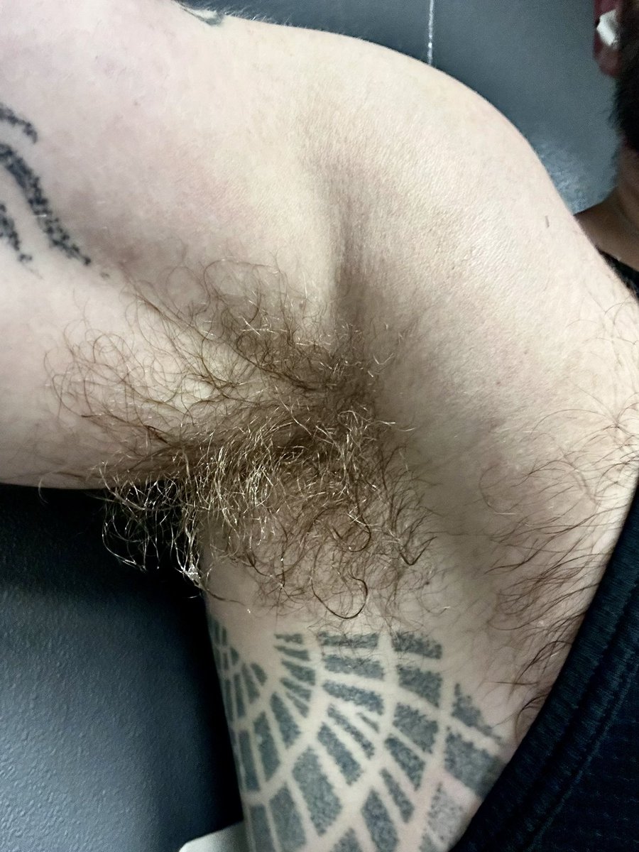 loco_peps's tweet photo. Biceps curls 

3rd day no shower 
Manly smell 

#armpit #armpitbush #armpitfetish #armpitlove #armpitshot #armpitsweat #axila #hairypit #hairyarmpit #malearmpit #sovaco #testo #testoarmpit https://t.co/RgSwm9shQa