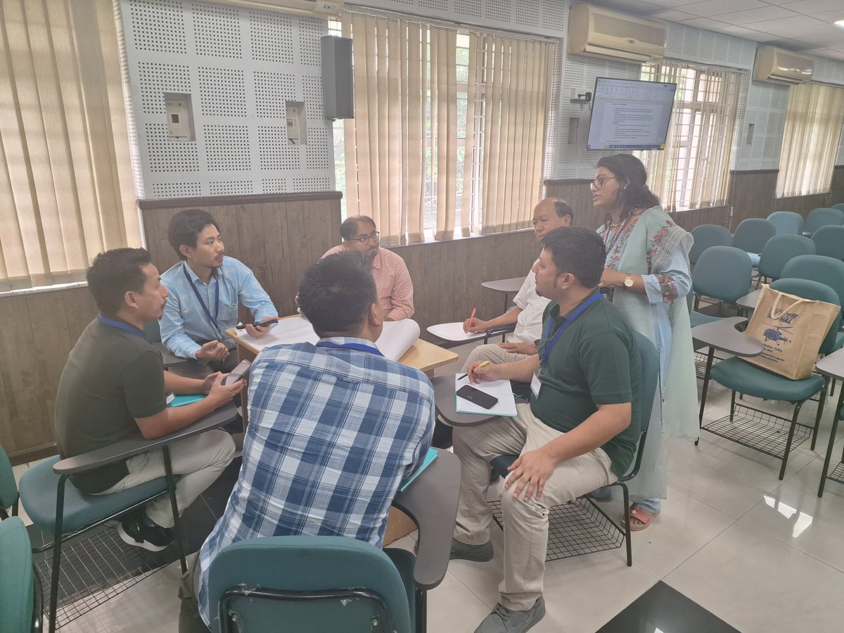 aiihphkolkata's tweet photo. The sessions continued on topics of Fatality Management, National Medical Emergency Team, and Management of Psychosocial Issues. The ending was packed up by NDRF Team after performing Mock Drills for CBRN. https://t.co/y5EnRFtGvK