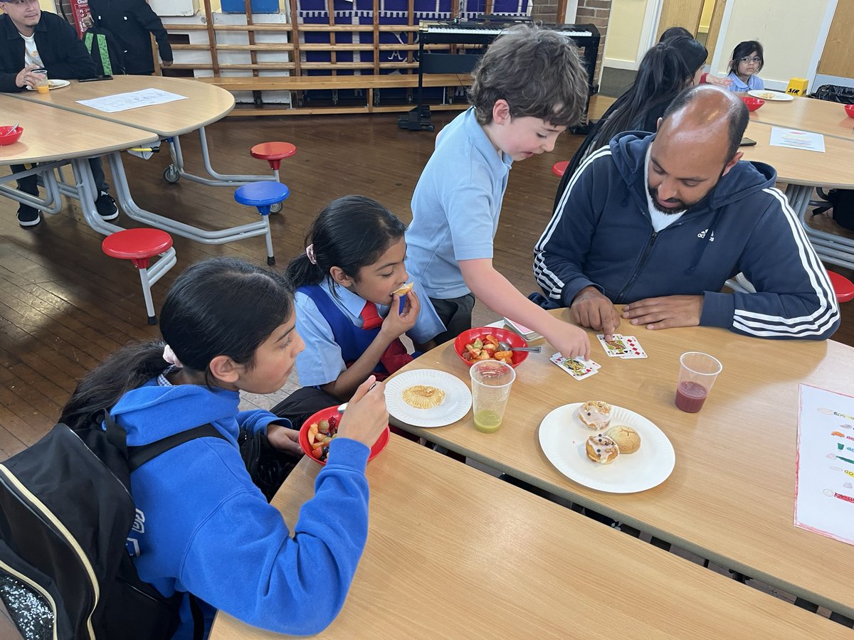 SCFM_Tweets's tweet photo. Year 3 had such a lovely afternoon doing their @Skills_Builder Food Festival! Thanks to the helpers and parents for coming to see us- hope you enjoyed the food from around the world 🌎 https://t.co/jClEVOG8h2
