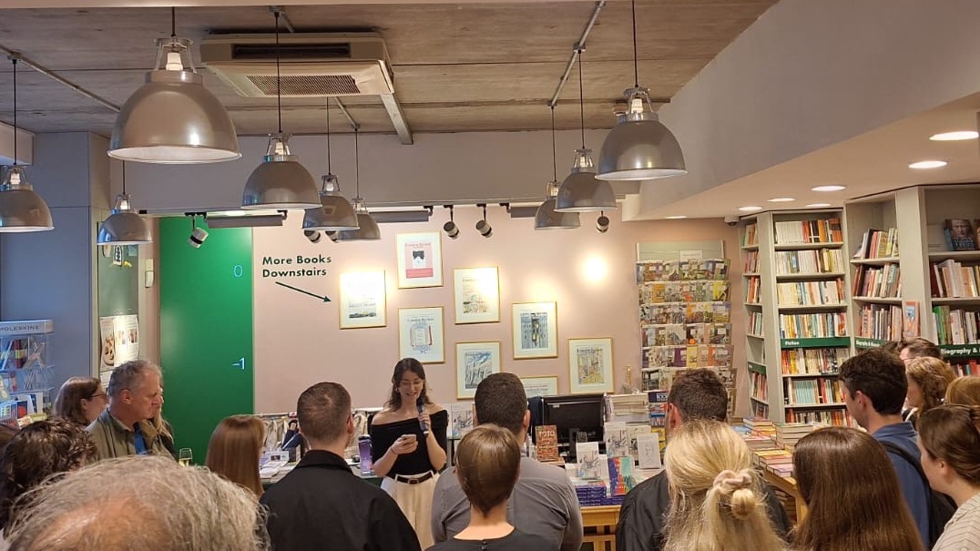 Han_Smiff's tweet image. 10-year anniversary celebration for @J_M_Originals / @JohnMurrays Originals and launch of Portraits at @LRBbookshop this week with so many excellent people. Here&apos;s to risk-taking writing and reading always 🔥🔥