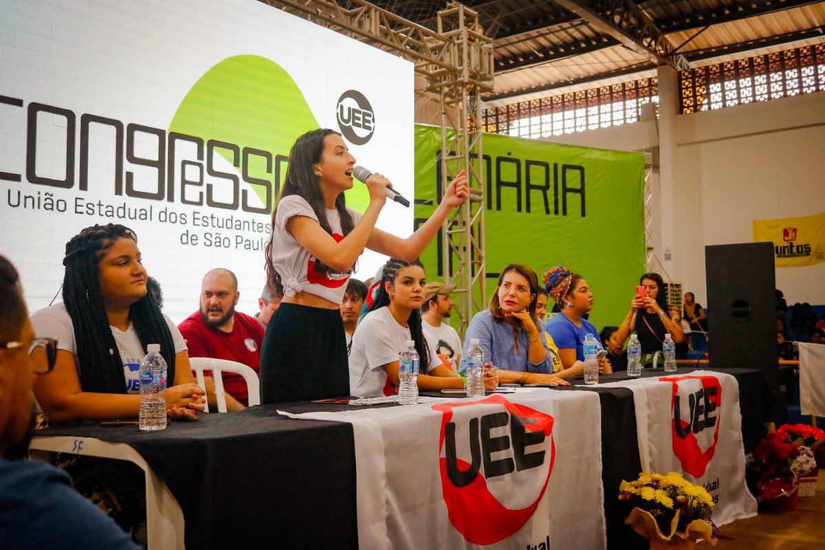 Hoje o #tbt é do nosso 43• congresso que reuniu centenas de estudantes em São Carlos para eleger a nossa atual diretoria e discutir o projeto que norteia a nossa gestão em um grande pacto de defesa da educação no estado de São Paulo.

📸: @thompsongriffo
