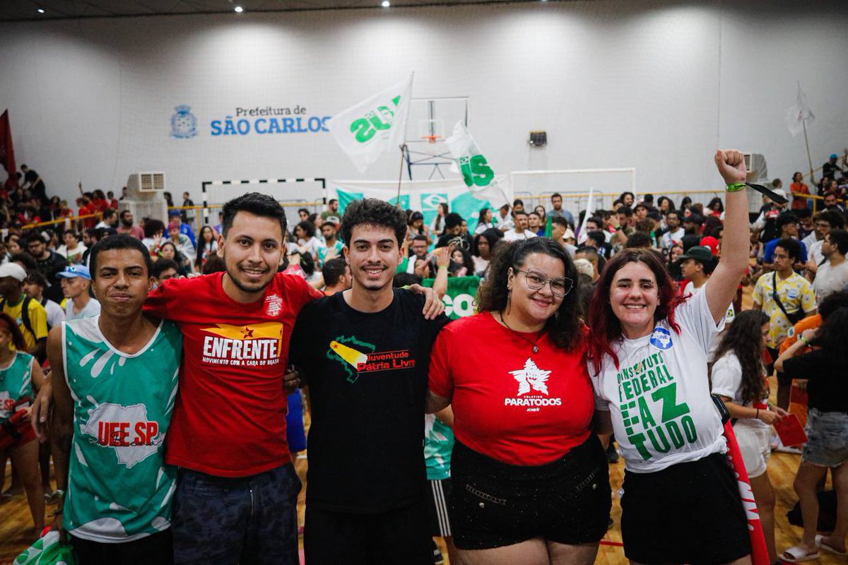 ueesp's tweet photo. Hoje o #tbt é do nosso 43• congresso que reuniu centenas de estudantes em São Carlos para eleger a nossa atual diretoria e discutir o projeto que norteia a nossa gestão em um grande pacto de defesa da educação no estado de São Paulo.

📸: @thompsongriffo https://t.co/9ZReljzf16