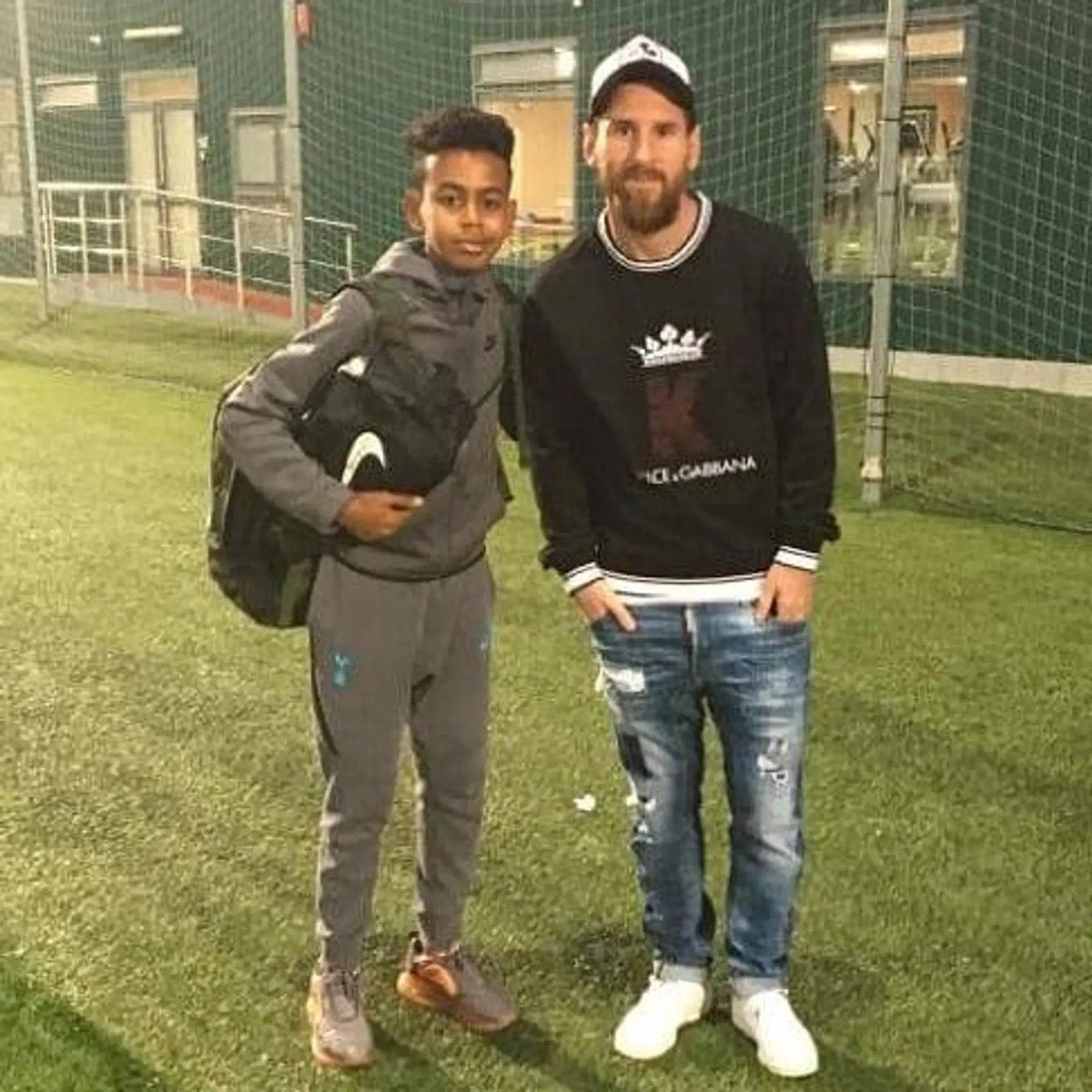 TrollFootball's tweet photo. When Lamine Yamal humbled himself and took a photo with one of the Inter Miami players. https://t.co/q4aSGlGIjW