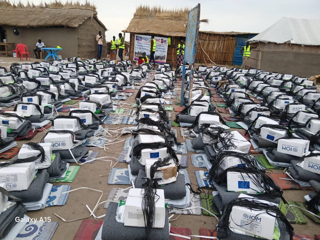 HopeRestoratio3's tweet photo. 🌟Bringing Hope and Support to Refugee Returnees and Host Communities 🌟
@HopeRestoratio3 in partnership with @IOMSouthSudan and with funding from the Rapid Response Fund (#RRF) through @USAIDSavesLives, Sucessefully distributed Non Food Items (#NFIs) to over 16060 refugee returnees and host communities in Tonga, distributed items included:
✅Plastic Sheets.
✅Blankets.
✅Mosquito Nets.
✅Cooking Sets.
✅Rubber Ropes.
✅Sleeping Mats.
This initiative aimed at providing much-needed support to #Refugee_Returnees and #Host Communities in Panyikang County, Tonga Upper Nile State ensuring they have the basic necessities for rebuilding lives and fostering resilience.