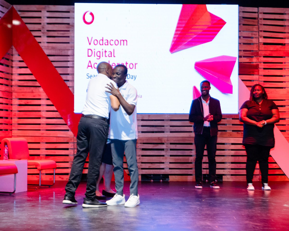 VodacomAccelTZ's tweet photo. Frank Mussa, Afya Lead-Mkanda Salama Co-Founder in a celebratory embrace with @VodacomTanzania Managing Director @besiimp after emerging the overall winner π₯of #VDAS3 π π https://t.co/ErGhW6tNNM