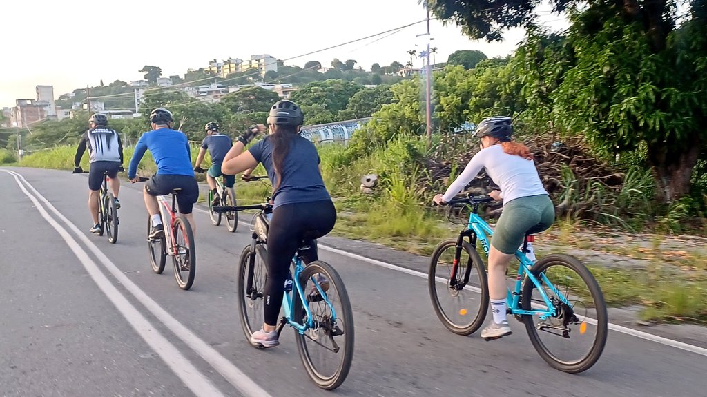arma_maestra's tweet photo. 🚴🏻 #Deporte || En la mañana de este jueves, el personal profesional realizó actividad de ciclismo, con la finalidad de fortalecer diferentes partes del cuerpo, mejorar la resistencia y capacidad pulmonar.
#FANB #SoloUnidosVenceremos #ArmaMaestra #11Jul https://t.co/oWK4IoFRQW