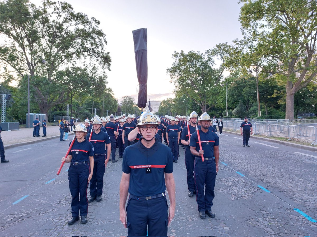 17bspf (@17ebspf) on Twitter photo Répétition sur l'avenue Foch pour le 17ème BSPF
<a href="/COZ_EST/">COZ EST 🇫🇷 🇪🇺</a>
<a href="/Interieur_Gouv/">Ministère de l'Intérieur</a>
<a href="/SecCivileFrance/">Sécurité Civile</a>
<a href="/Gouv_mili_Paris/">Gouverneur militaire de Paris (GMP)</a> Répétition sur l'avenue Foch pour le 17ème BSPF
<a href="/COZ_EST/">COZ EST 🇫🇷 🇪🇺</a>
<a href="/Interieur_Gouv/">Ministère de l'Intérieur</a>
<a href="/SecCivileFrance/">Sécurité Civile</a>
<a href="/Gouv_mili_Paris/">Gouverneur militaire de Paris (GMP)</a>