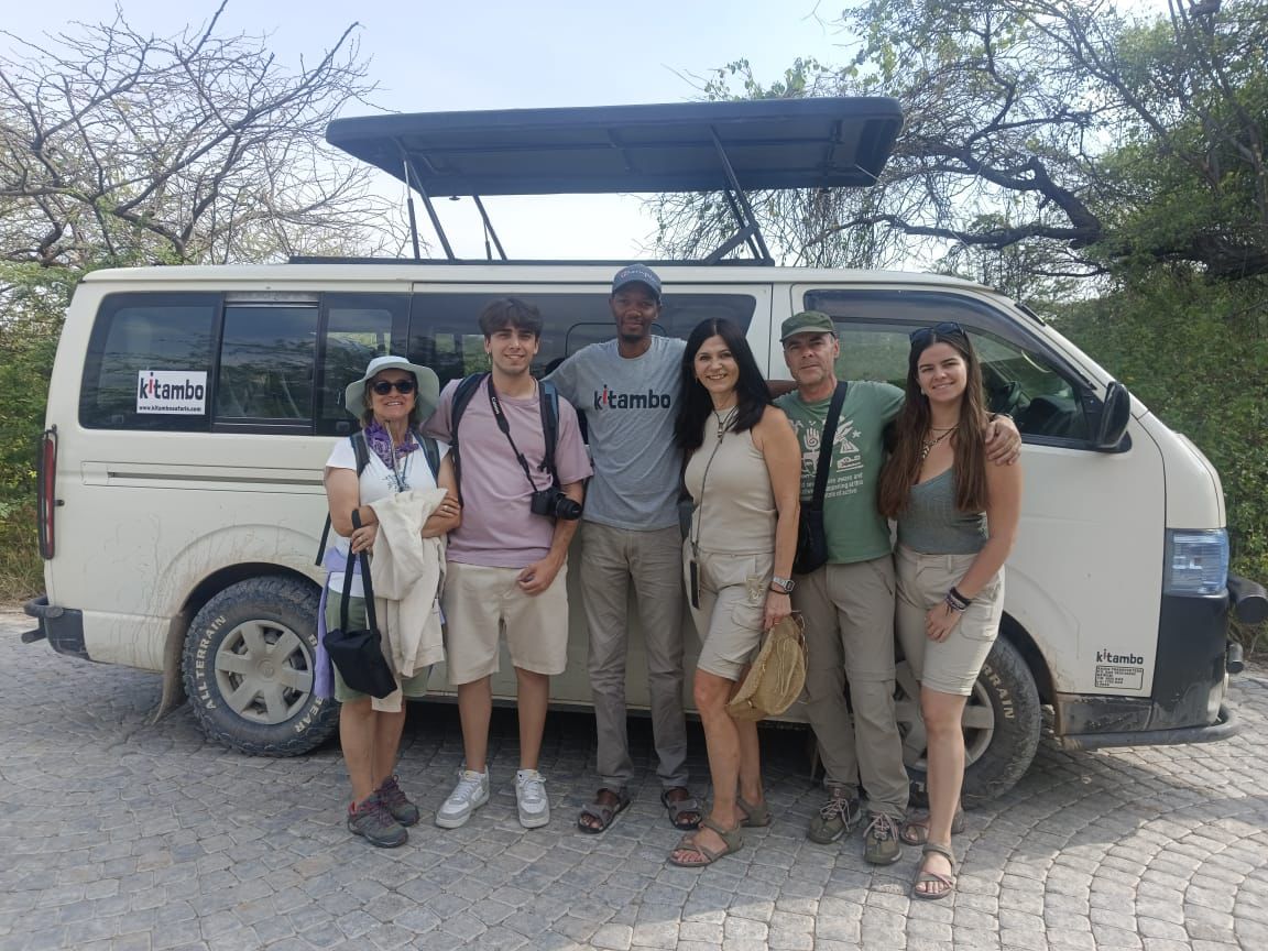 KitamboSafaris's tweet photo. ¡Nueva aventura! Dos familias desconocidas se han unido para vivir esta experiencia juntos por Kenia 🤗 Samburu, el Gran Valle del Rift y por supuesto Maasai Mara les esperan los próximos 7 días. Safari njema!! 🇰🇪🦁 https://t.co/QLI3rkI8S8