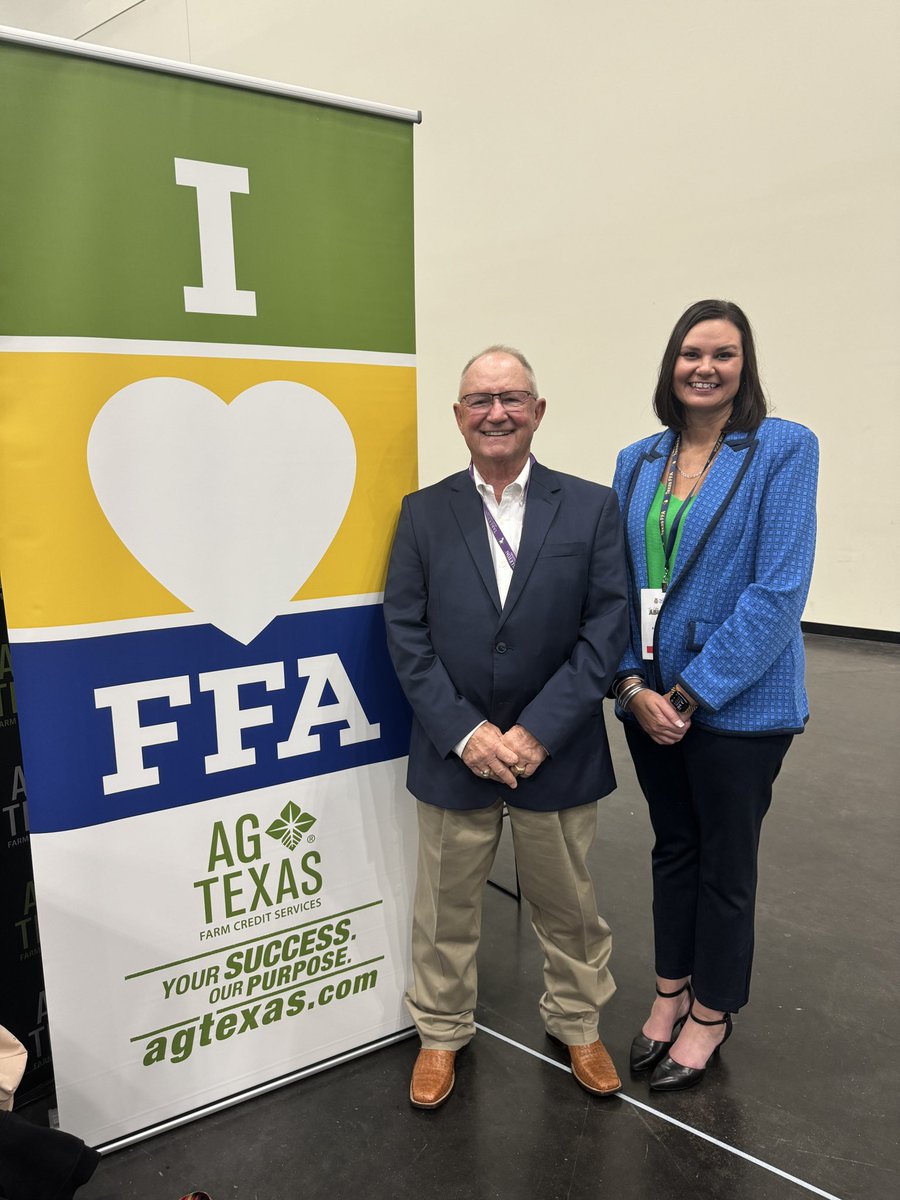 AgTexasFCS's tweet photo. Last day, BEST day! Round out your time at the 96th Annual Texas FFA State Convention with a friendly #AgTexas face and a popsicle! Weβre here at booth #3901-#3903 until 2:00pm! πππ
#AgStrong #FFAStrong #StateConvention2024 https://t.co/bqHk7EqDkj