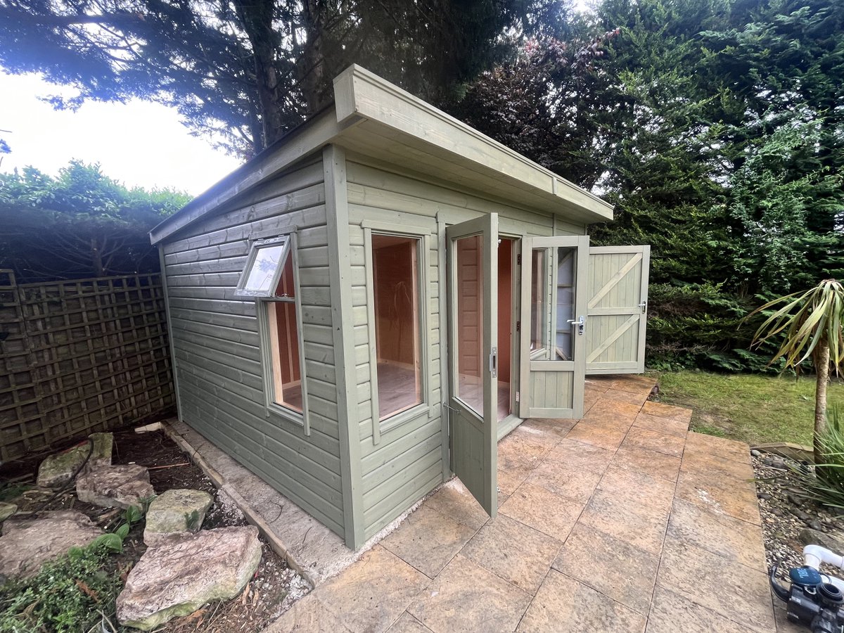 PhoenixShed's tweet photo. Our new installation is a 14’ x 10 Uppingham Combi Summerhouse!🙌
➤ Insulated and lined.
➤ The exterior is Log Roll and stained in Sage Green.
➤ Has a partition to create a Summerhouse and Storage Shed.
➤ Laminate Flooring in Light Oak.
#bespokebuilding #bespoke #summerhouse https://t.co/TlGg1L42q1
