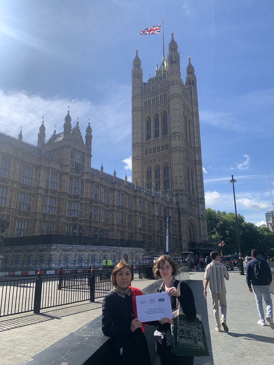 RLS was in Westminster today as <a href="/sarabi_shamim/">Shamim Sarabi</a> and colleagues from <a href="/ILPAimmigration/">ILPA</a> delivered our message to the UK government - Afghans need #saferoutes to the UK