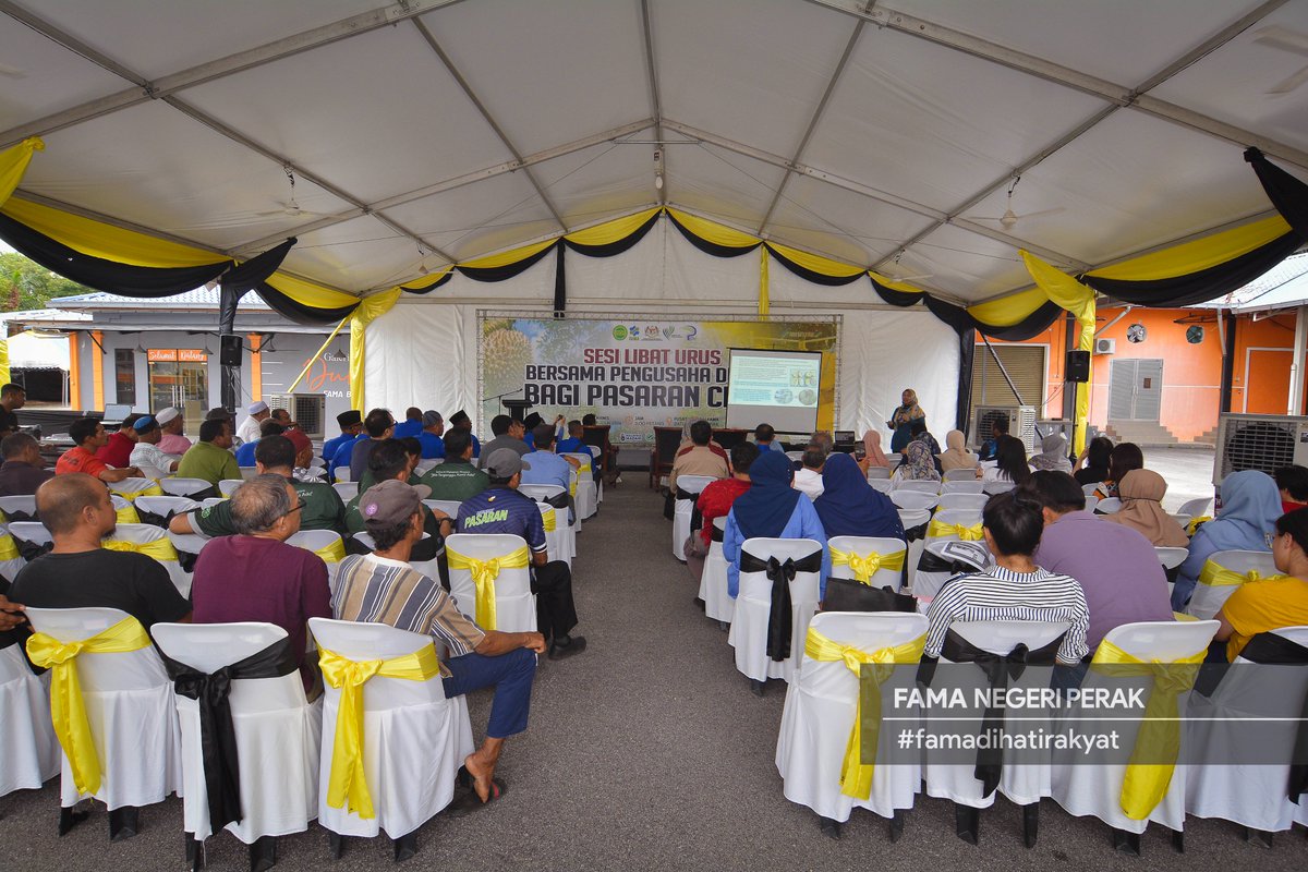 FamaNegeriPerak's tweet photo. 11 Julai 2024 | Khamis | Pusat Operasi FAMA Batu Kurau 

Sekitar Program Sesi Libat Urus Bersama Pengusaha Durian Bagi Pasaran China. Program telah dirasmikan oleh YBrs. Tuan Haji Aminuddin bin Zulkipli, Pengerusi FAMA. https://t.co/2ARvei4lqL