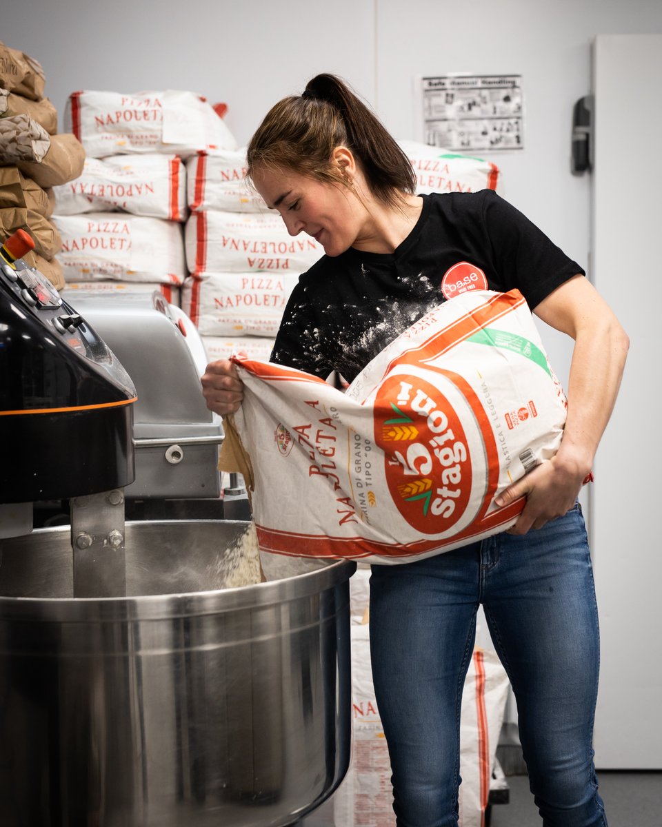 basewfp's tweet image. Jab, cross, SLICE 🥊🍕 Throwback to 2021 when Kellie Harrington dropped by to show us how it’s done in the kitchen! 

#basepizza #basewfp #pizza #pizzapals