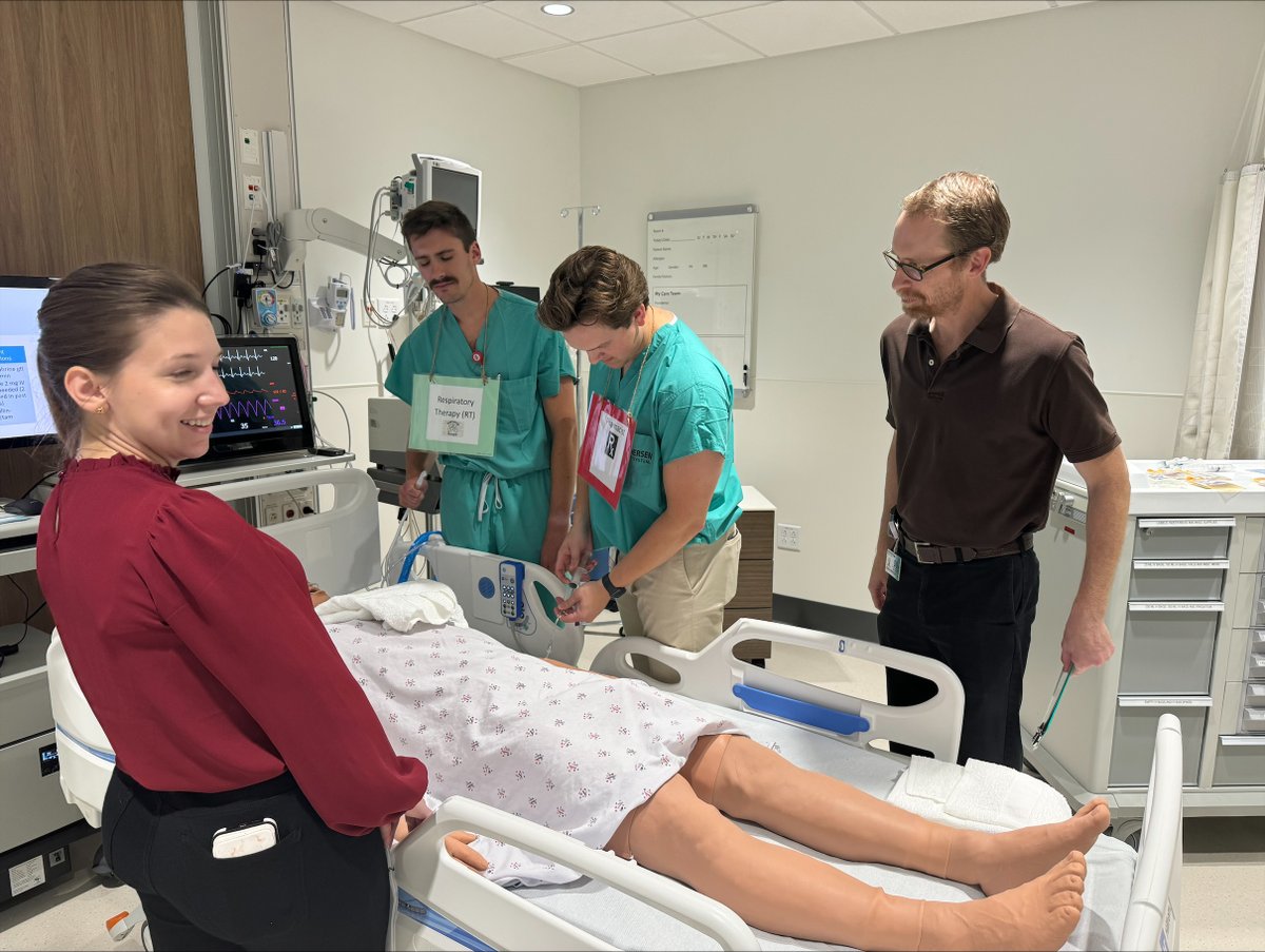 GundersenMedEd's tweet image. Our Hospice &amp;amp; Palliative Medicine Fellow, Joshua Whitson, DO, and @uwsmph medical students teamed up in the sim lab for some learning! #gundersenhmp #collaborativecare #teambased