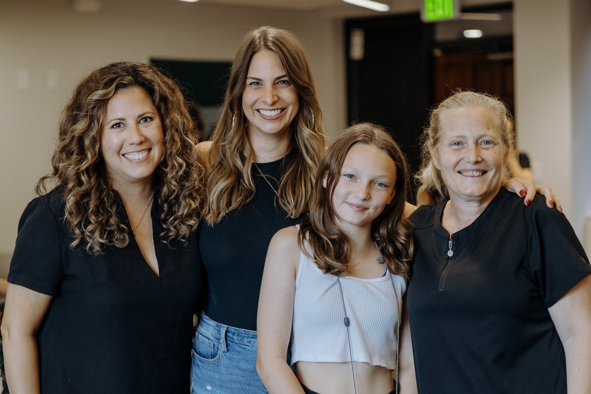 FFCFL's tweet image. 🌟 We can't thank Lucia &amp;amp; Billie enough for this workshop! Empowerment through education and advocacy is possible because of our incredible community. Get involved: foundationforfosterchildren.org/get-involved/i… 💚 Thanks for the donations @elfcosmetics &amp;amp; @lorealusa! Together, we make a difference!