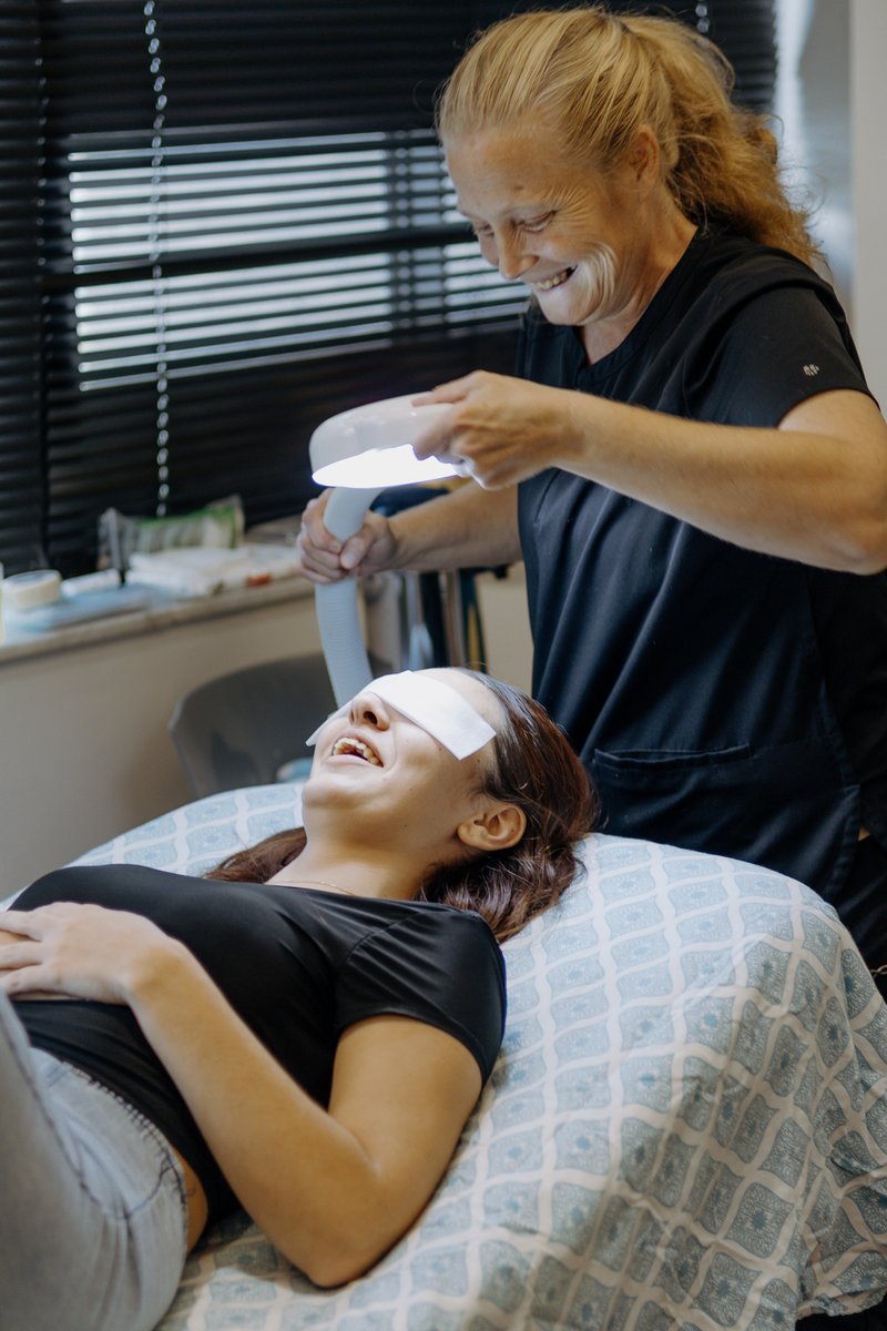 FFCFL's tweet image. 🌟 We can't thank Lucia &amp;amp; Billie enough for this workshop! Empowerment through education and advocacy is possible because of our incredible community. Get involved: foundationforfosterchildren.org/get-involved/i… 💚 Thanks for the donations @elfcosmetics &amp;amp; @lorealusa! Together, we make a difference!