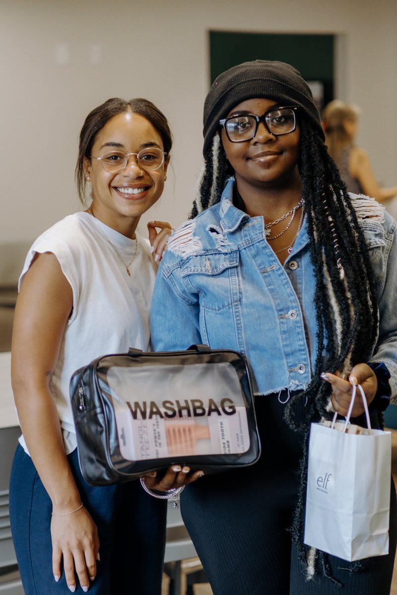 FFCFL's tweet image. 🌟 We can't thank Lucia &amp;amp; Billie enough for this workshop! Empowerment through education and advocacy is possible because of our incredible community. Get involved: foundationforfosterchildren.org/get-involved/i… 💚 Thanks for the donations @elfcosmetics &amp;amp; @lorealusa! Together, we make a difference!