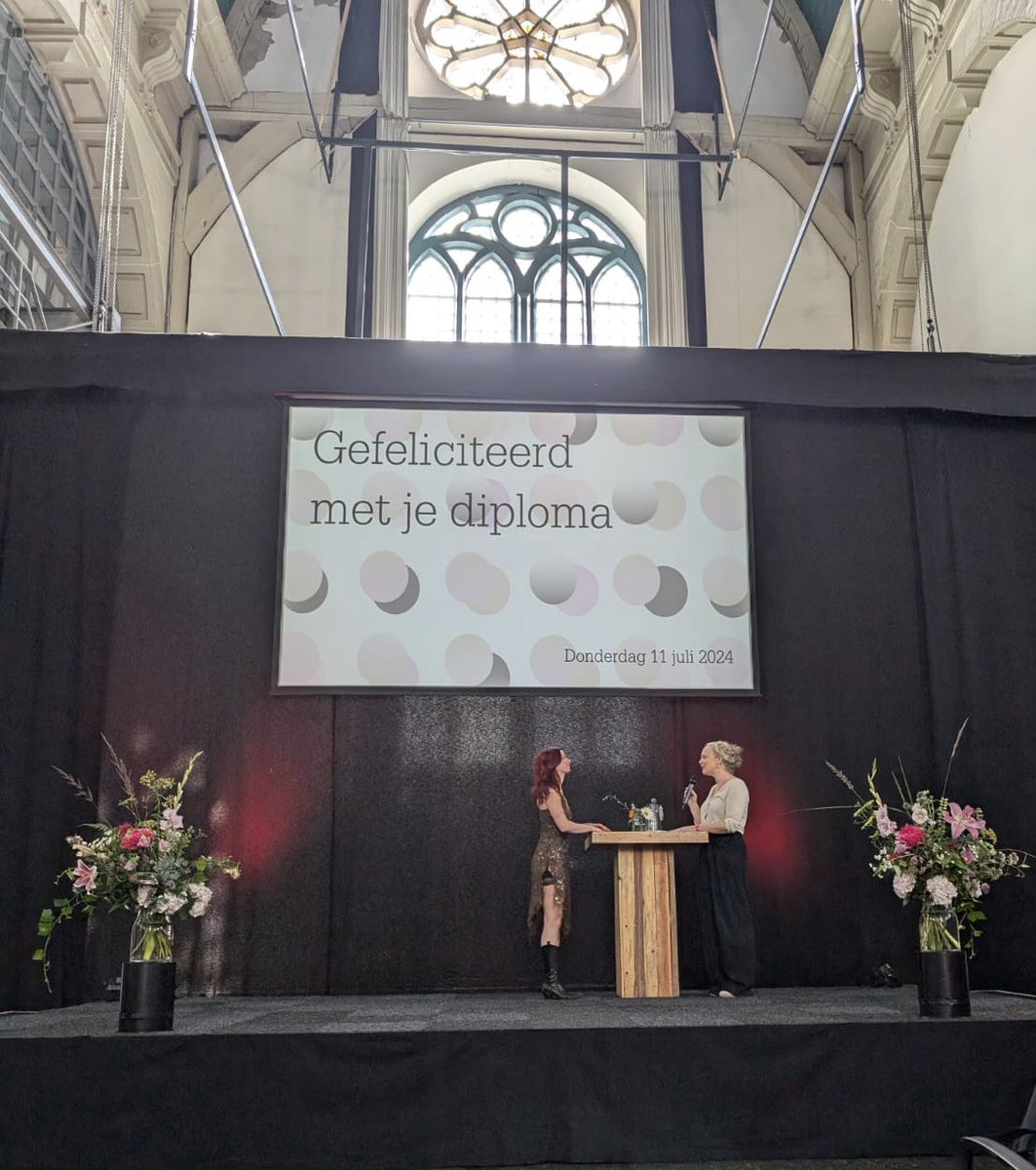 Passende erfgoedlocatie <a href="/Zuiderkerk/">Zuiderkerk Amsterdam</a> voor feestelijke diploma uitreiking Bachelor Cultureel Erfgoed <a href="/ReinwardtAcad/">Reinwardt Academy</a> Supertrots dat onze jongste dochter in mijn vakgebied gaat werken, maar eerst nog 2 jaar in Wenen studeren! Werken kun je nog je hele leven #erfgoed #genderstudies