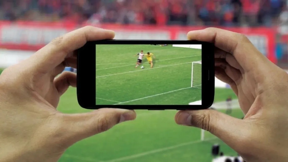 DeContraPM's tweet photo. BLOQUEARON FÚTBOL LIBRE Y MÁS DE 50 SITIOS

La Justicia bloqueó a Fútbol Libre y a más de 50 sitios que ofrecían transmisiones de eventos deportivos.

Las redes sociales tuvieron un fuerte revuelo a minutos de que arranque la segunda... 

Toda la info acá: https://t.co/bH7hP2sBZu https://t.co/VIhIoekFnt