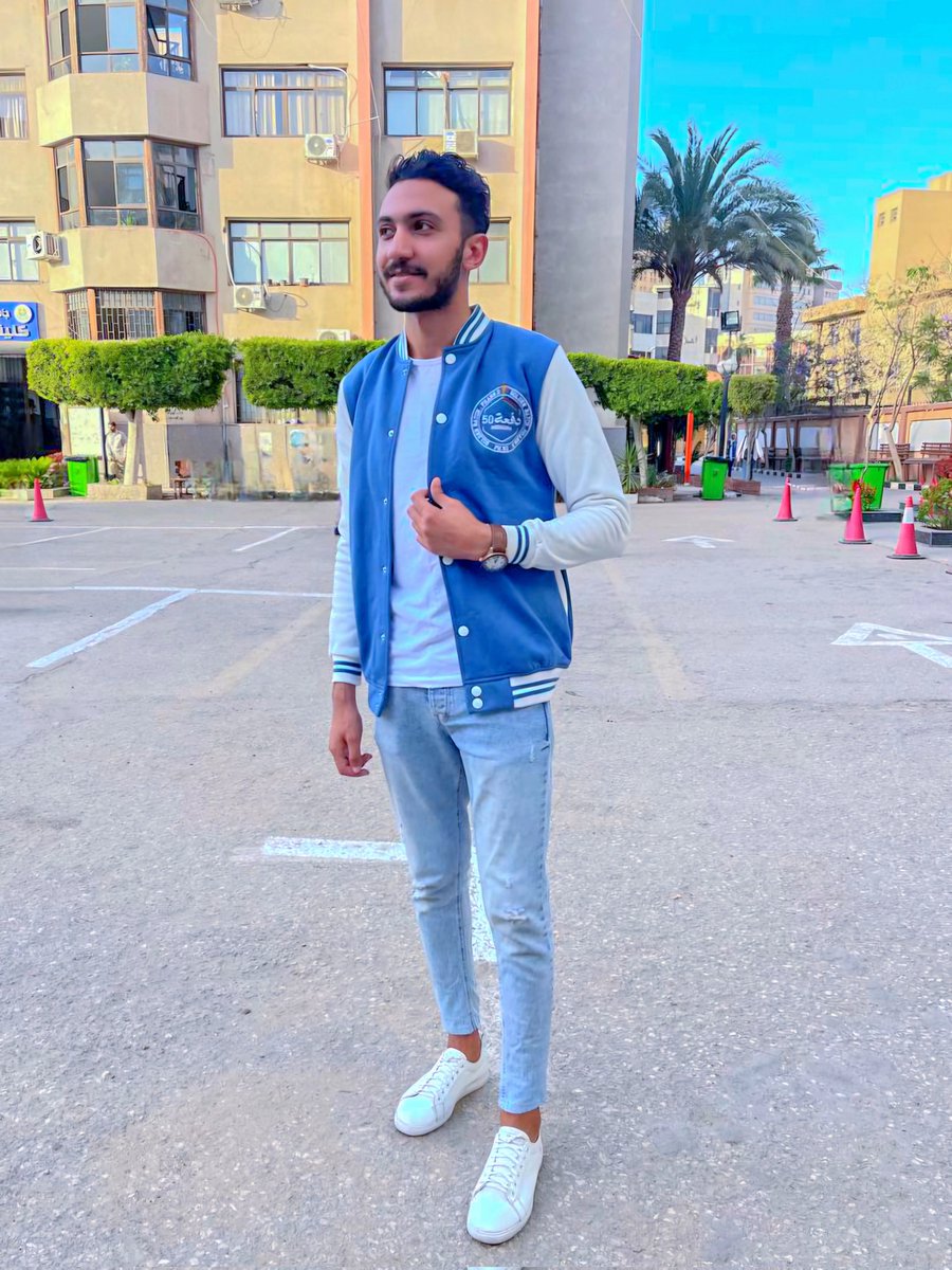 ELAzab123's tweet photo. Be back never 🥰🎓🎓
#50_OUT https://t.co/P9jTVJ69bE