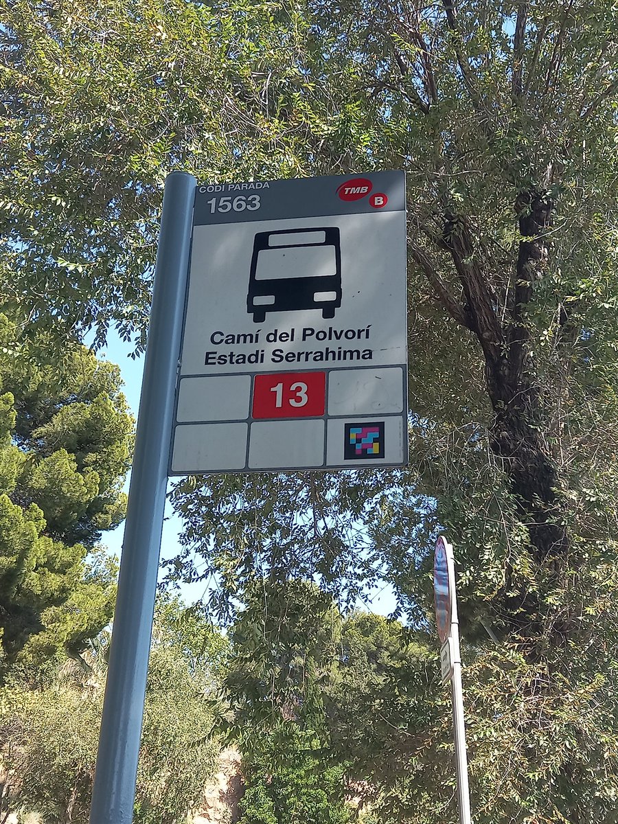 Myberar's tweet photo. @TMBinfo A 31° montaña de Montjuïc, el único autobús que sube cada 37 minutos!!!! Pues no contentos con eso el de las 17 h horas ha decido pasar a toda hostia cinco minutos antes dejando colgados a todos los que salen del Casal de Verano. Muy bonito lo del transporte público https://t.co/awge1hNWiA