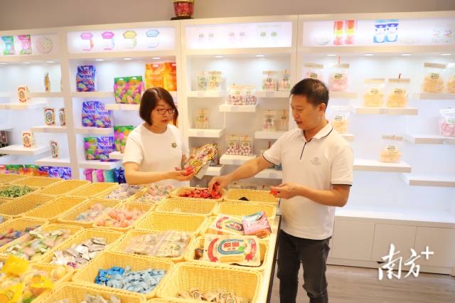 lovechaozhou's tweet photo. The second 🇨🇳#China Guangdong (Chaozhou) Specialty #Food Industry Conference will be held in 📍Anbu Town, Chaoan District, #Chaozhou City from July 16th to 18th with the theme of "New Quality Fashionable Food in the City of Gastronomy". More than 800 exhibitors, with distinctive characteristics and complete categories, will attend. In addition, many well-known academicians, scholars🧐 and industry leaders👩🏻‍💼👨🏻‍💼 will share their opinions during the event.