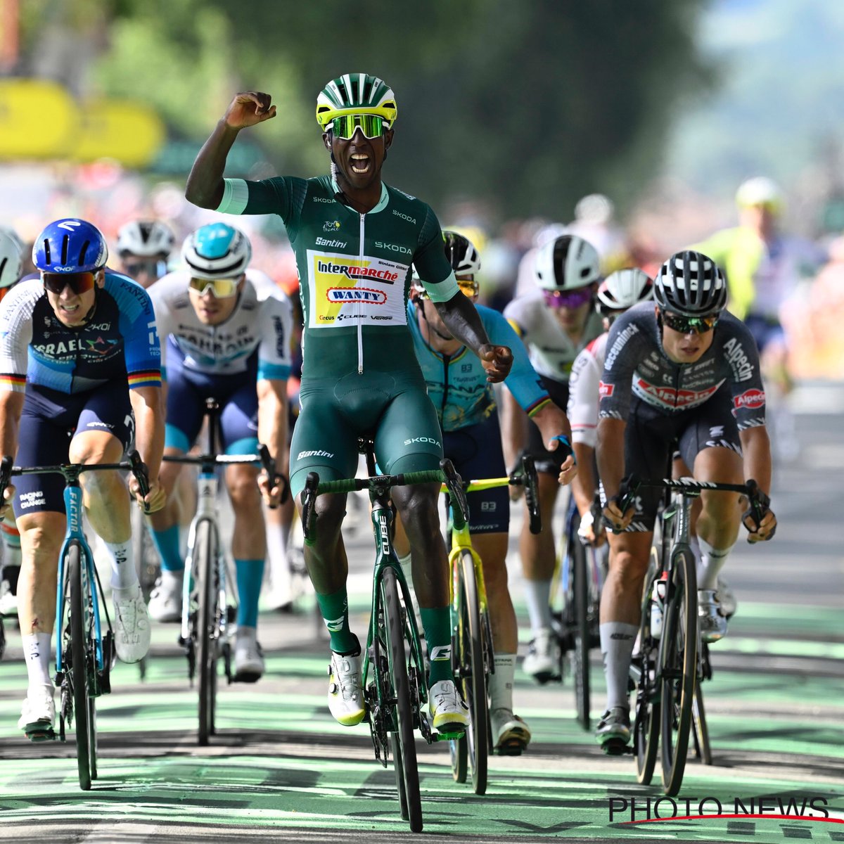 eama77's tweet photo. RT @IntermarcheW: VENI, VIDI, BINI 🇪🇷 💚

HAT-TRICK FOR BINIAM GIRMAY 🥇🥇🥇

#TDF2024 https://t.co/WIi4XgtFro