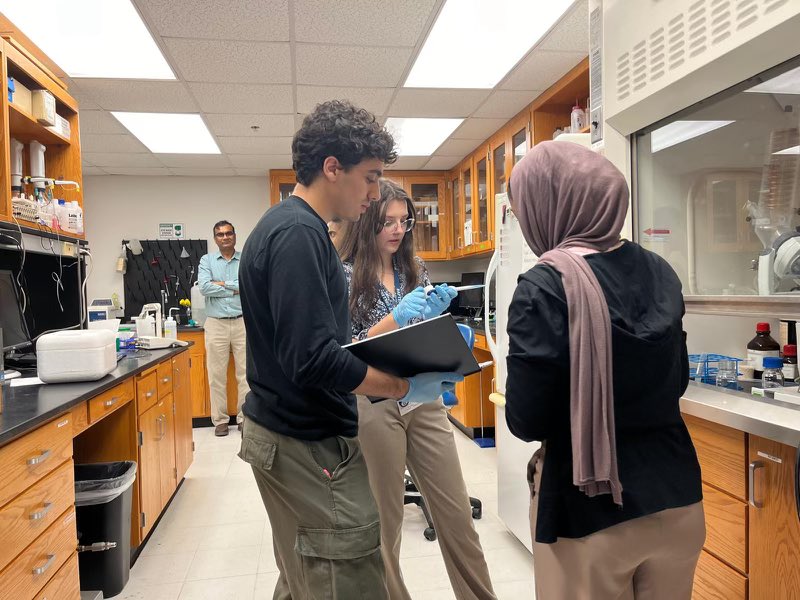 docstutz's tweet photo. The students in Dr. Koushik Roy’s (Asst Prof of Biology) summer research workshop, “Analyze This,” have been busy learning different research procedures on @BaptistHealers campus &amp; toured a research lab at the University of Memphis &amp; students practiced some research techniques. https://t.co/tyugImzE6e