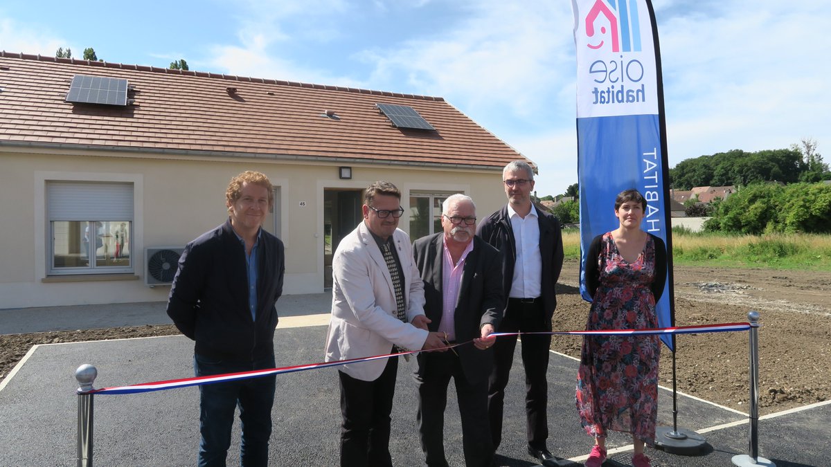 OiseHabitat's tweet photo. Oise Habitat inaugure 16 logements individuels à #Balagny_sur_Thérain destinés aux #séniors. Confort, sécurité et environnement caractérisent cette opération  aménagée derrière le premier programme Oise Habitat  comprenant 7 logements individuels et des lots à bâtir. https://t.co/6iXXQ8fNP8
