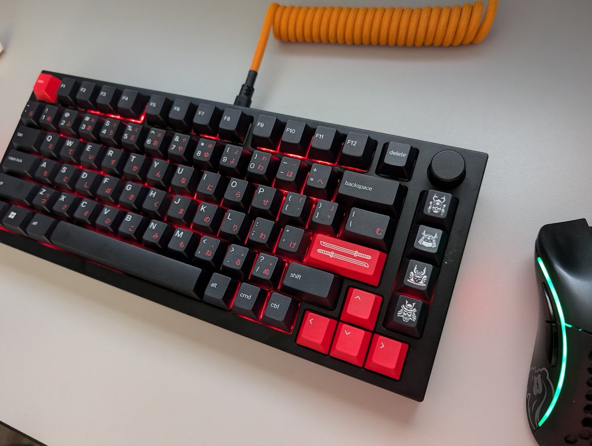 FeloniousHunk's tweet photo. Check out these Limited Edition Kabuto keycaps from @Glorious  Looking SICK! I love the Glorious Gold coiled cable but I think I am going to have to get a red one to match these caps. Only 1000 sets made! https://t.co/N8zDZIrKMh