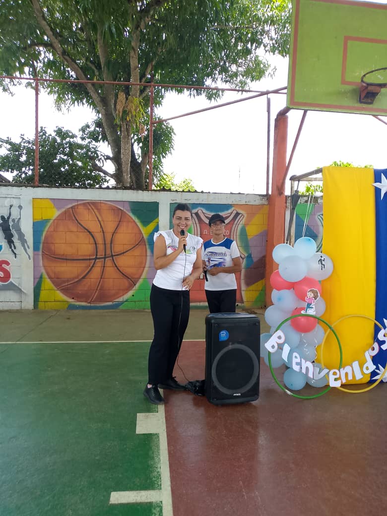salasimonplanas's tweet photo. #11Jul Excelente Encuentro deportivo con el personal educativo de la parroquia Sarare, incentivando la convivencia y recreación! 
#KeLacreoLaPoesía
@NicolasMaduro
@_LaAvanzadora
@MPPEDUCACION
@EleamerAbdala
@cdcelara 
@salasimonplanas 
@AurimarVargas1 https://t.co/QevrfpUvcI
