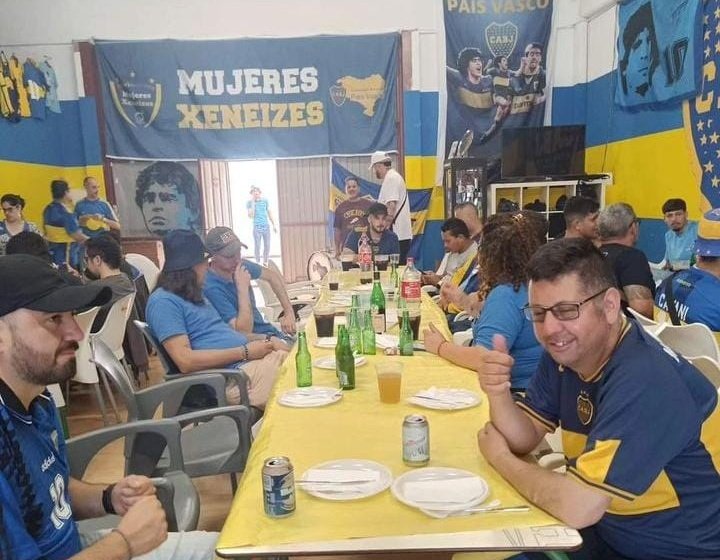 MujeresXeneize's tweet photo. Felicitaciones a nuestros amigos del @BocaPais y sus Mujeres Xeneizes por un nuevo aniversario, representando de la mejor manera la pasión y el sentimiento xeneize, a miles de kms de distancia a lo BOOOOOOOCA 🥳
🟦🟨🟦

Los esperamos pronto 🥂🍾 🎆

#BocaEsMundial
#DaleBoca💙💛💙 https://t.co/u3iE01ths9