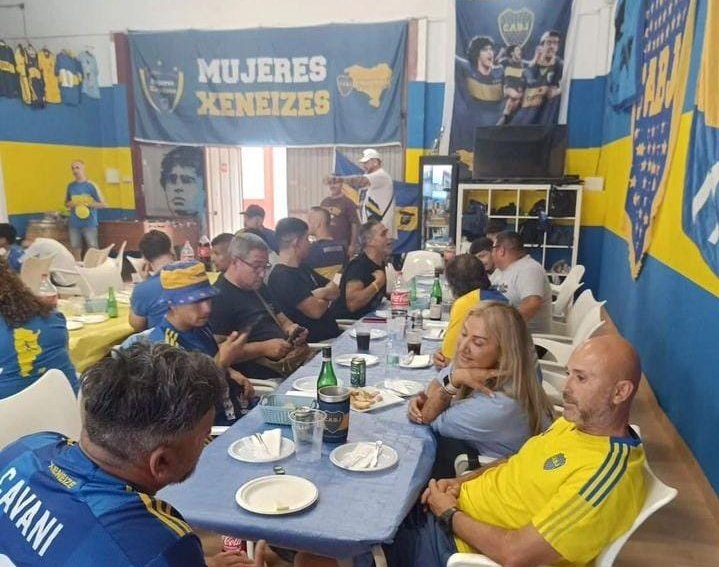 MujeresXeneize's tweet photo. Felicitaciones a nuestros amigos del @BocaPais y sus Mujeres Xeneizes por un nuevo aniversario, representando de la mejor manera la pasión y el sentimiento xeneize, a miles de kms de distancia a lo BOOOOOOOCA 🥳
🟦🟨🟦

Los esperamos pronto 🥂🍾 🎆

#BocaEsMundial
#DaleBoca💙💛💙 https://t.co/u3iE01ths9