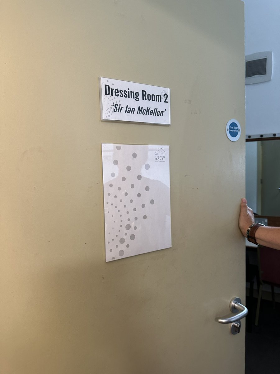 Lisa Emily Wakely tweet media