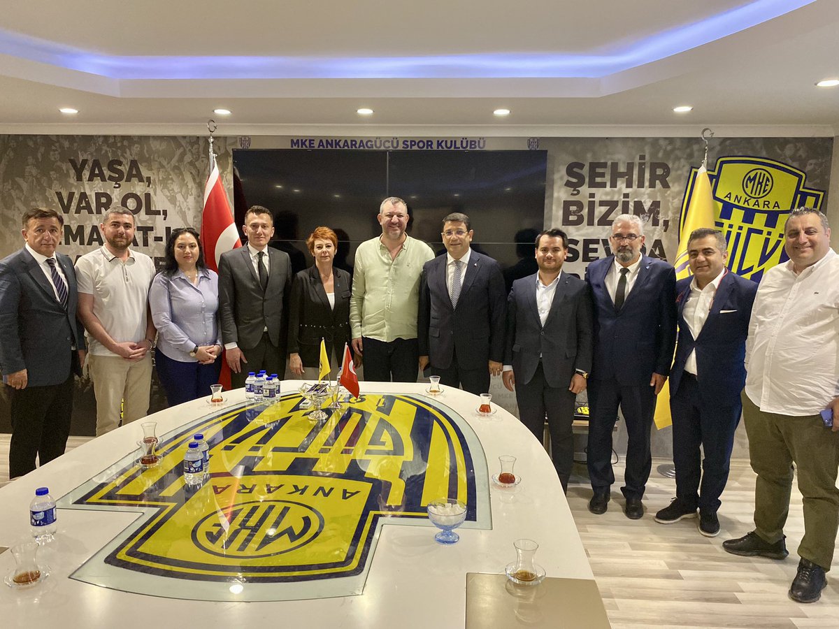 ErhanCelikEC's tweet photo. Genel Başkan Yardımcımız, Milletvekilimiz Sn. @avidrissahin, İl Başkanımız Sn. @elcinguloren_ ve teşkilatımızla birlikte şehrimizin takımı Ankaragücü’müzün yeni seçilen başkanı Sn.İsmail Mert Fırat’a ve yönetimine hayırlı olsun ziyaretinde bulunduk.

YAŞA, VAR OL, İMALAT-HARBİYE! https://t.co/QipJP24BNq